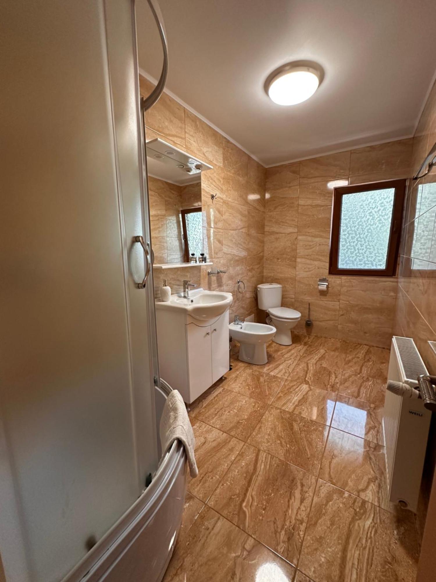 ホテル Casa Carp Calarasi エクステリア 写真